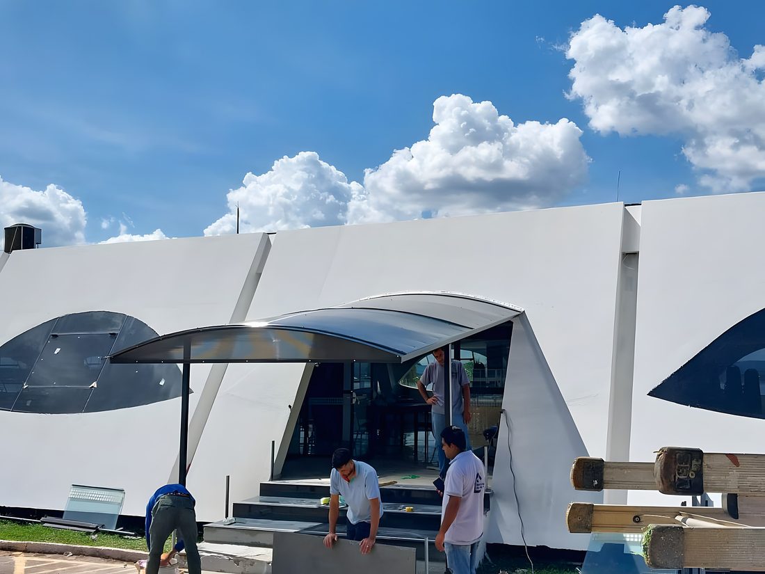 Obra de policarbonato da Dinâmica Toldos em Brasília 4