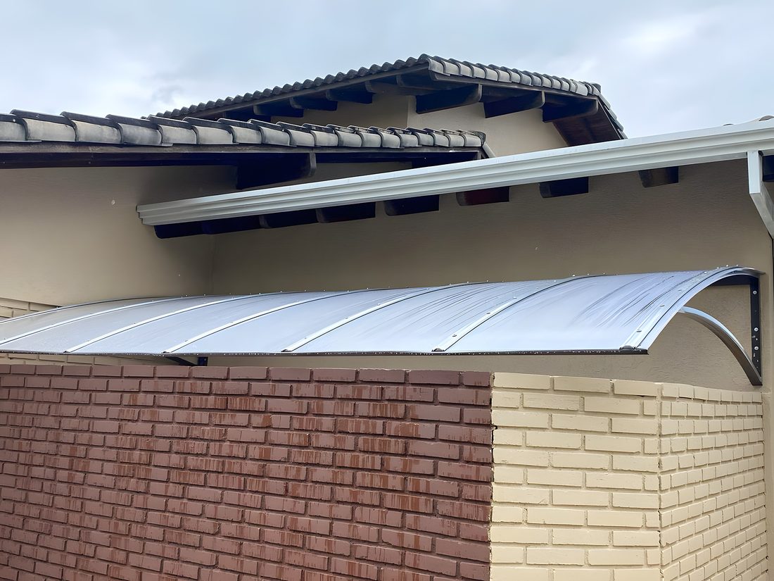 Obra de policarbonato da Dinâmica Toldos em Brasília