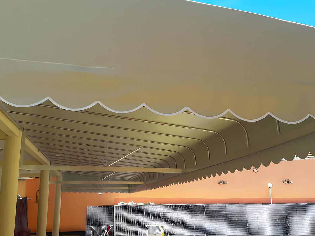 Obra de policarbonato da Dinâmica Toldos em Brasília