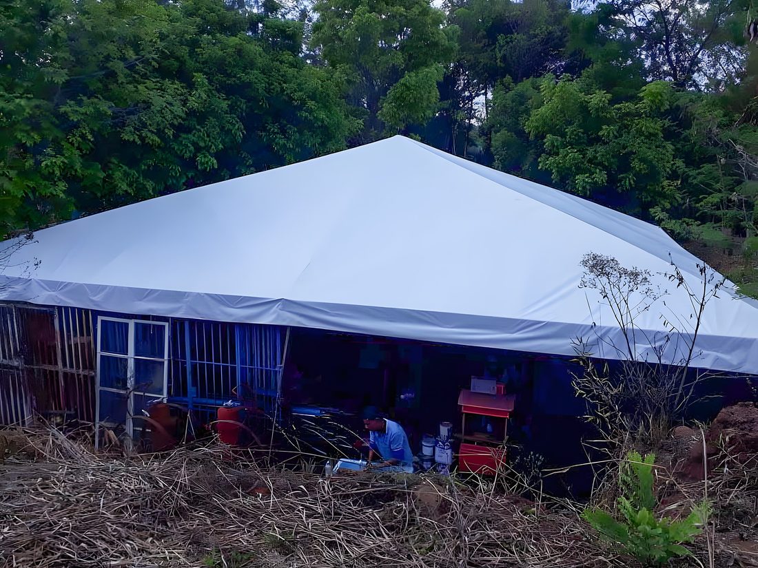 Obra de ombrelones e tendas da Dinâmica Toldos em Brasília