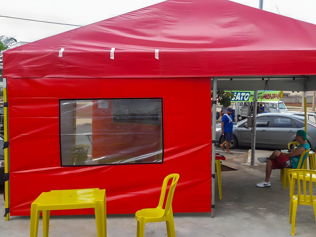 Obra de ombrelones e tendas da Dinâmica Toldos em Brasília